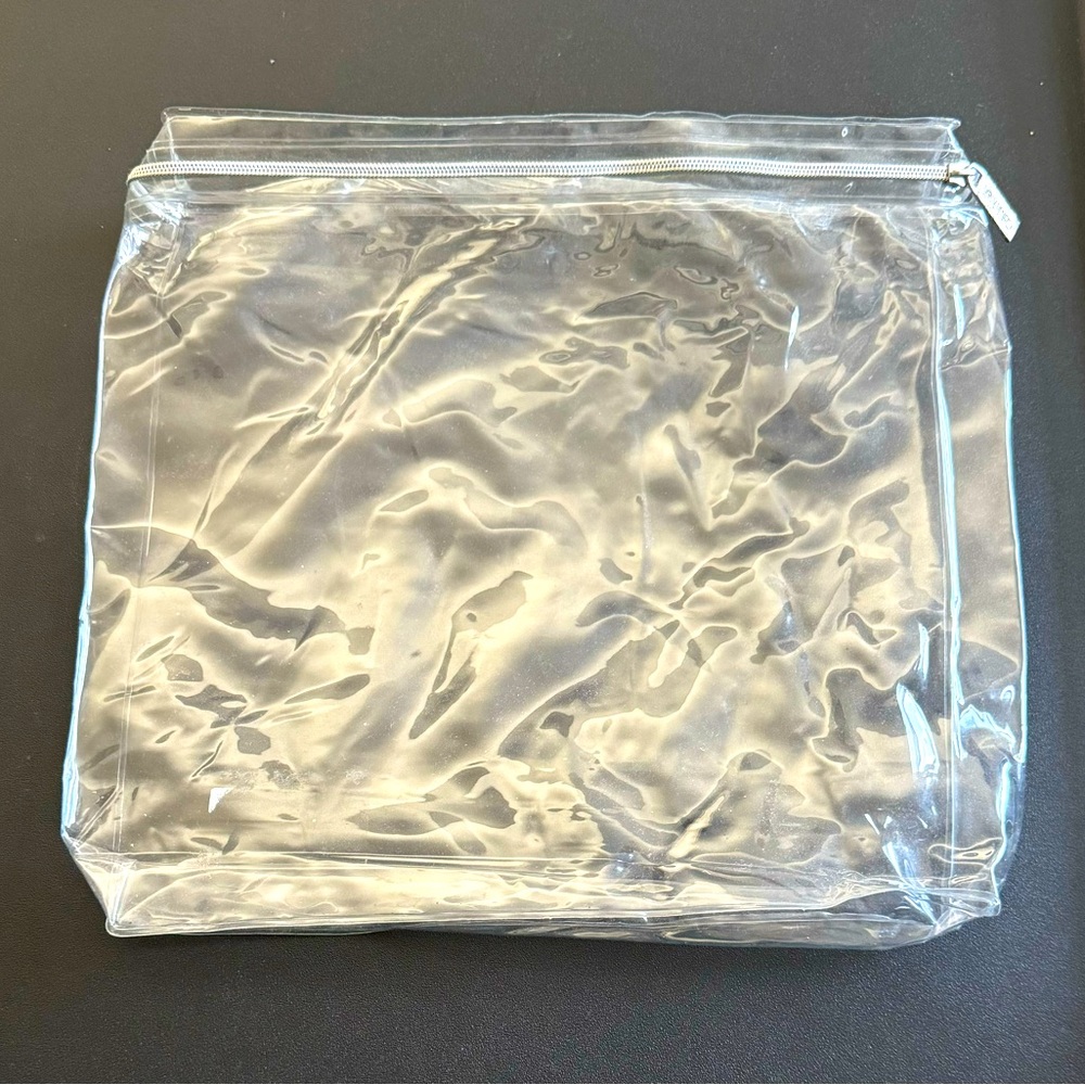 💕 Clear vinyl zippered accessory bag in excellent condition